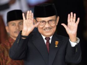 IQ BJ Habibie Mitos, Fakta, dan Kecerdasan Sejati Sang Bapak Teknologi Indonesia
