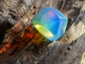 Opalite Batu Kristal Buatan dengan Energi Menenangkan
