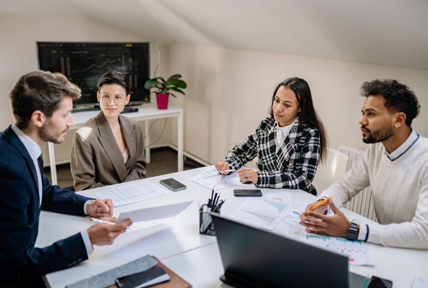 Pengertian, Struktur, dan Contoh Teks Diskusi Lengkap untuk PemulaPengertian, Struktur, dan Contoh Teks Diskusi Lengkap untuk Pemula