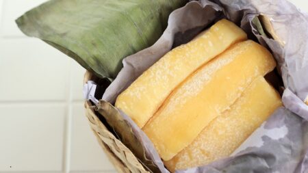 Cara Membuat Tape Singkong yang Manis, Lembut, dan Berhasil Fermentasi