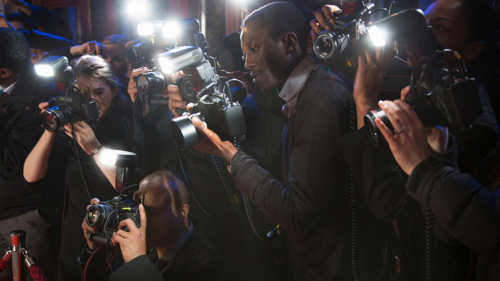 Memahami Arti Paparazi dalam Dunia Hiburan